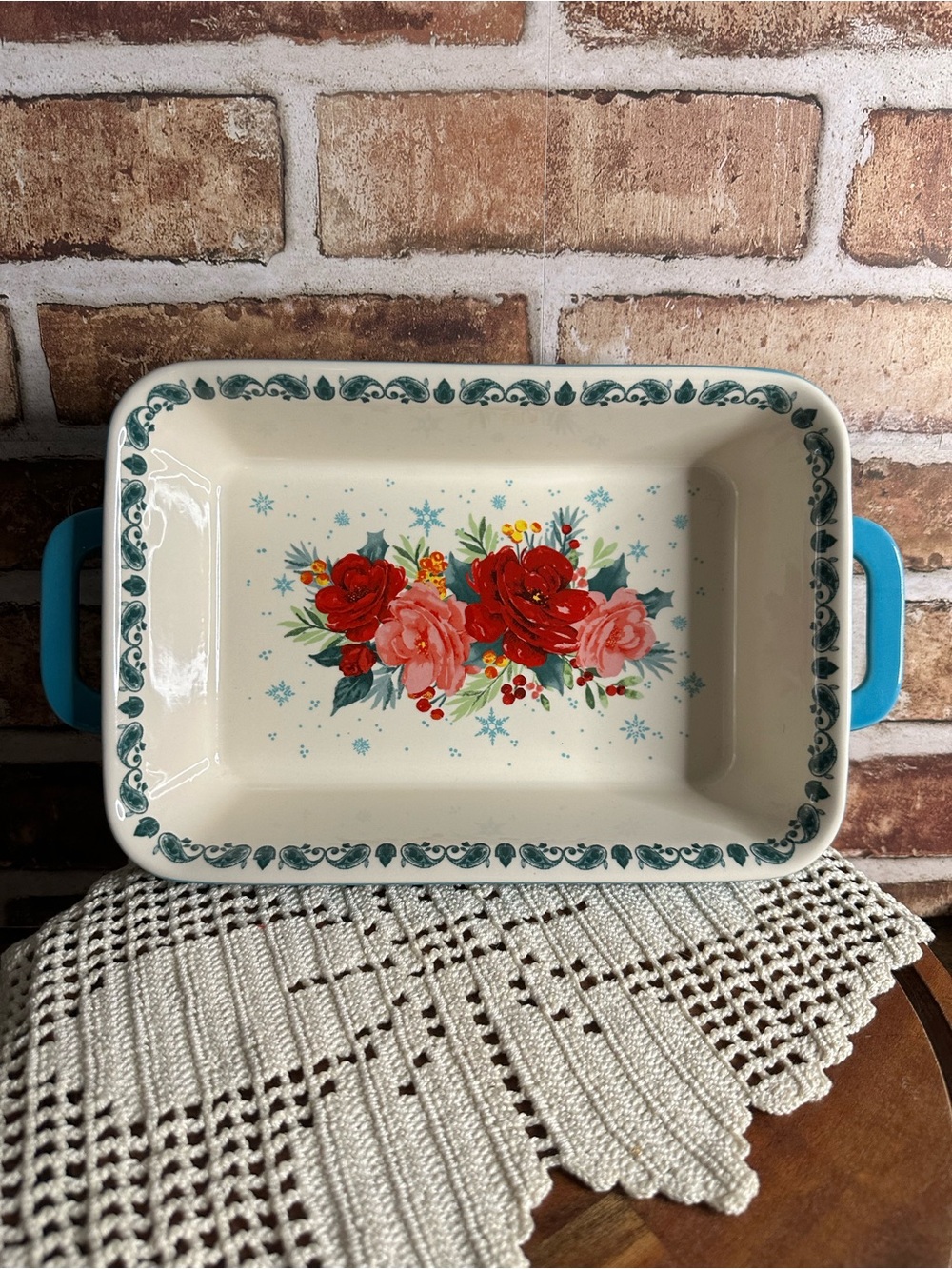 Pioneer Woman Cheerful Rose Holiday Bake Ware Ceramic Baking Dish 10.25”